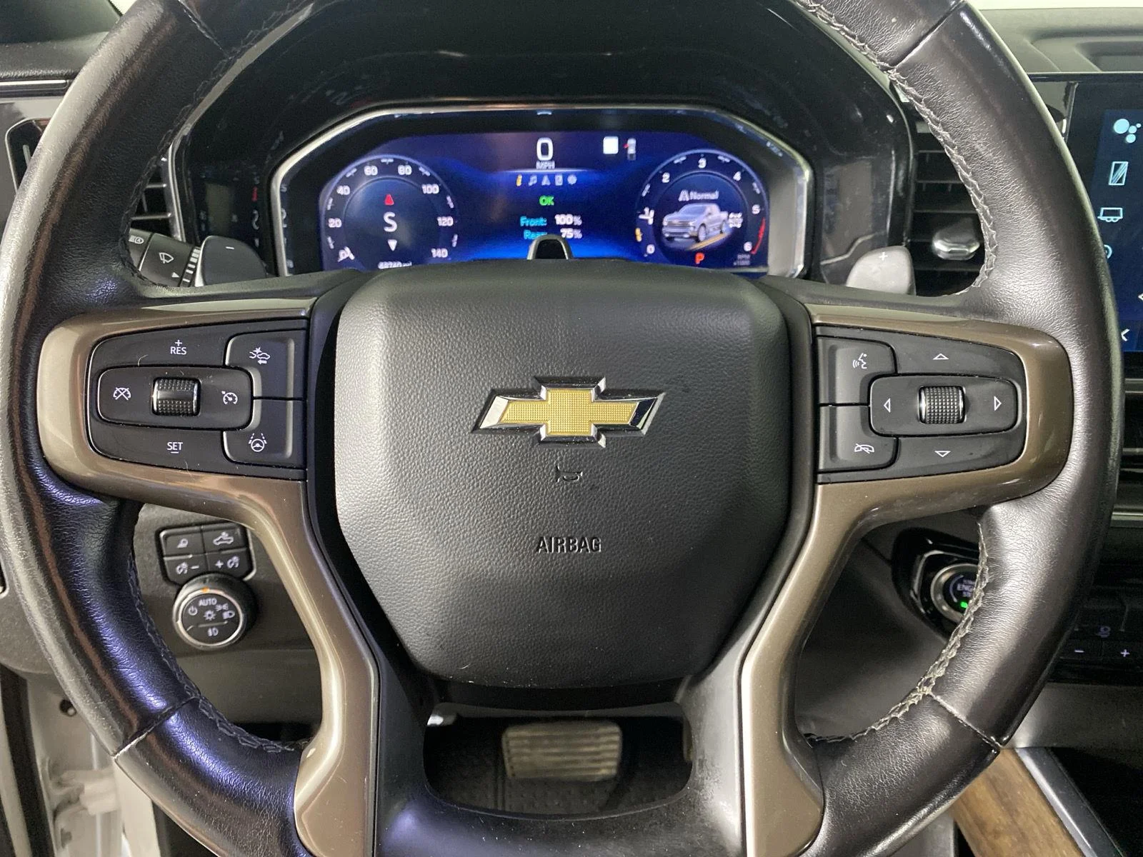 Used 2023 Iridescent Pearl Tricoat Chevrolet High Country image 14