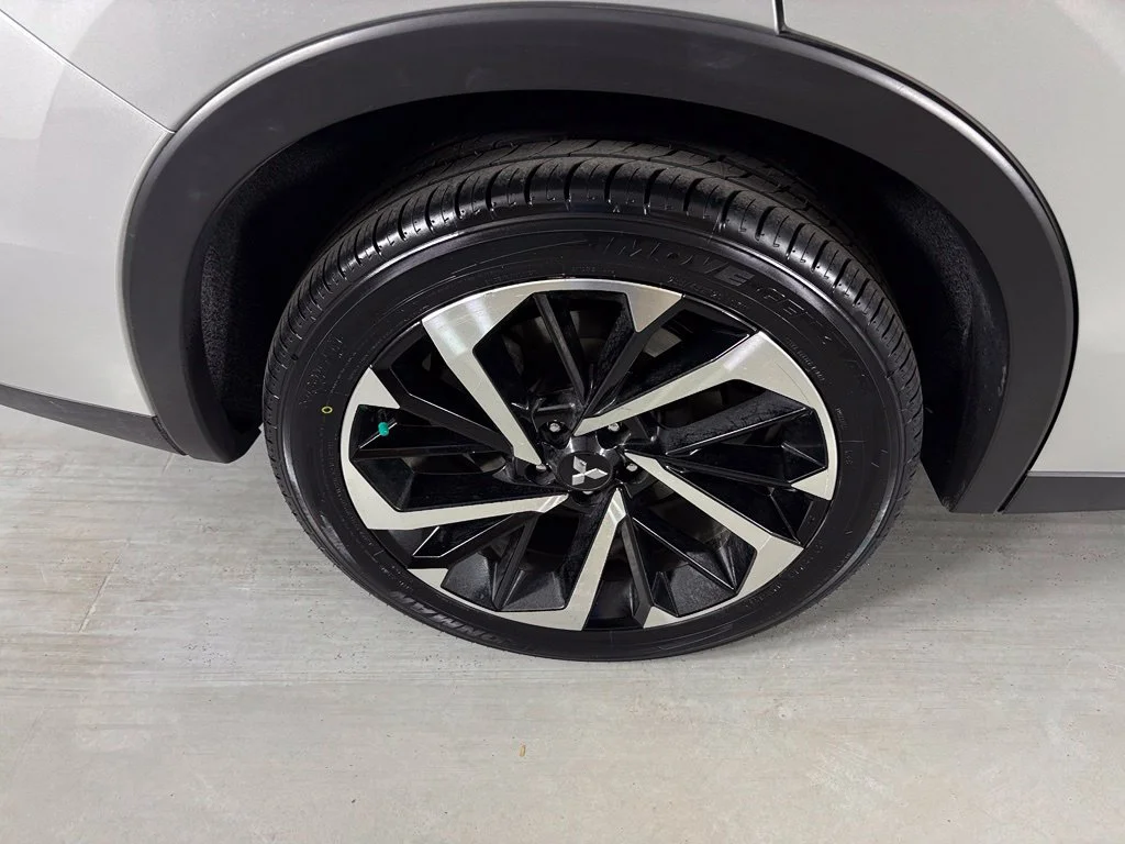 Used 2024 Silver Mitsubishi  image 10