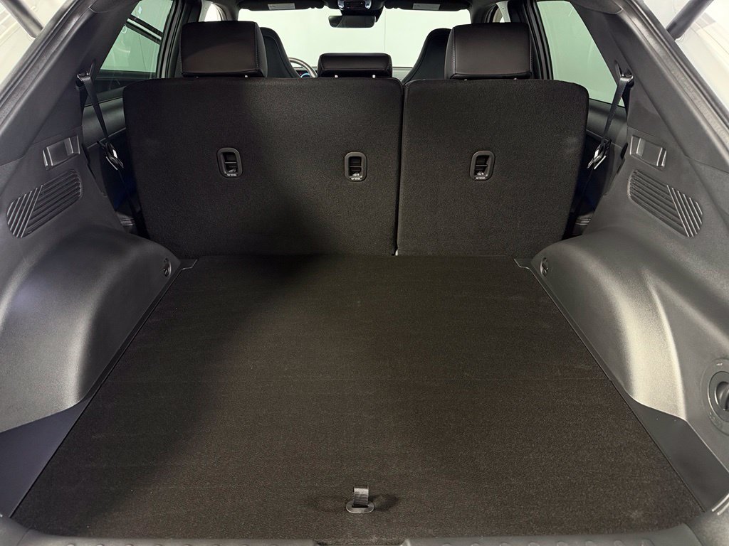 Used 2025 White Hyundai Base image 18
