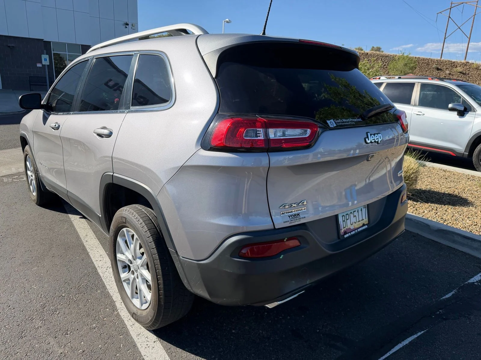 Used 2018 Silver Jeep Latitude Plus image 7