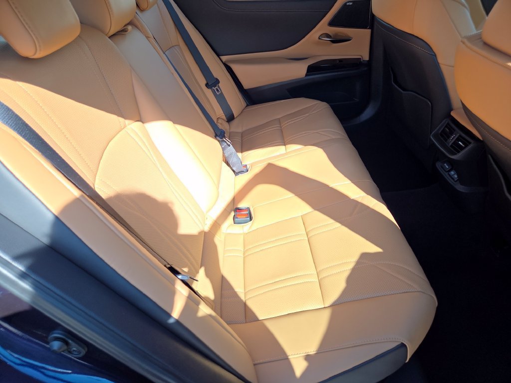 Certified Used 2025 NIGHTFALL MICA Lexus 300h Ultra Luxury image 6