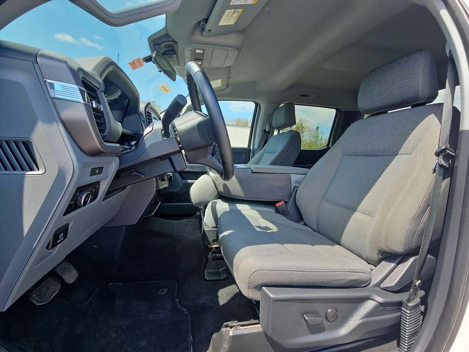 Certified Used 2025 Oxford White Ford XLT image 12