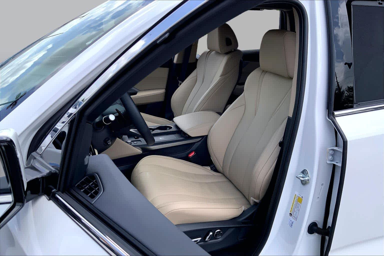 Used 2026 Platinum White Pearl Acura w/Technology Package image 8