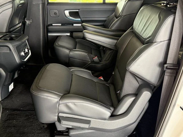 New 2027 Star White Metallic Tri-Coat Ford Platinum image 19