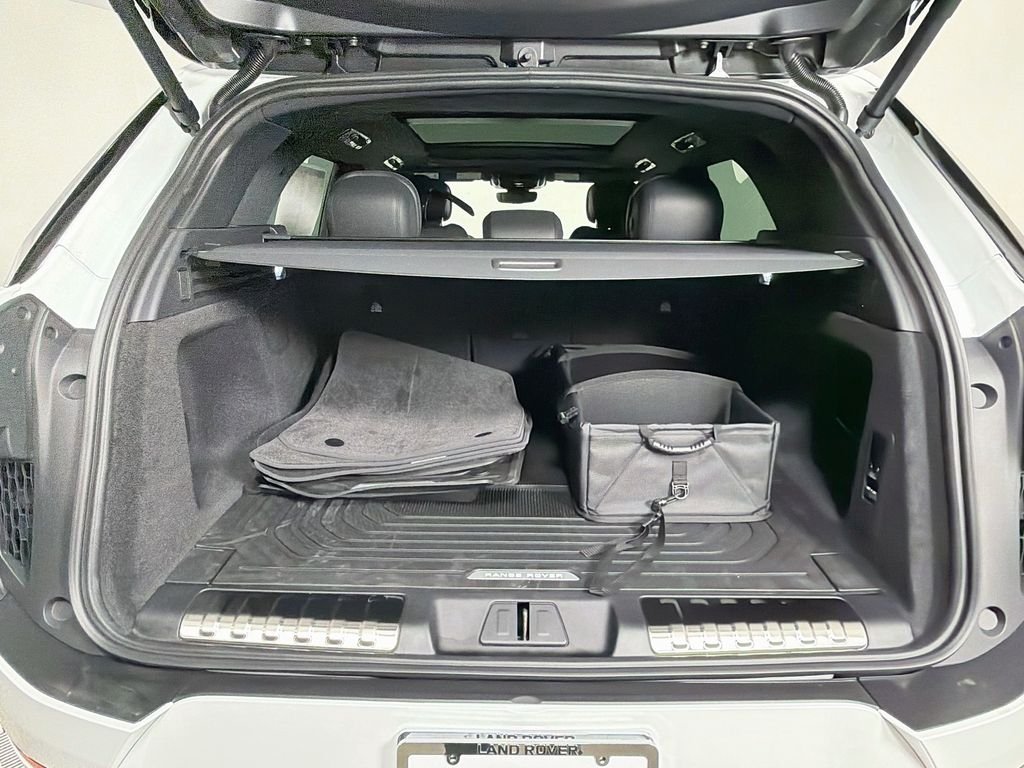 New 2026 Fuji White Land Rover Dynamic SE image 28