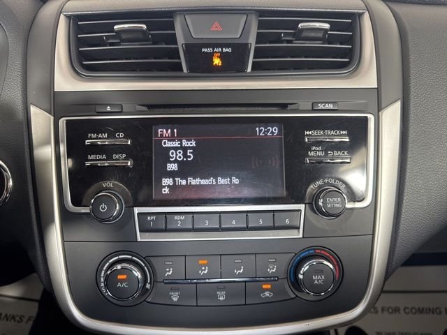 Used 2017 Red Nissan 2.5 SR image 14
