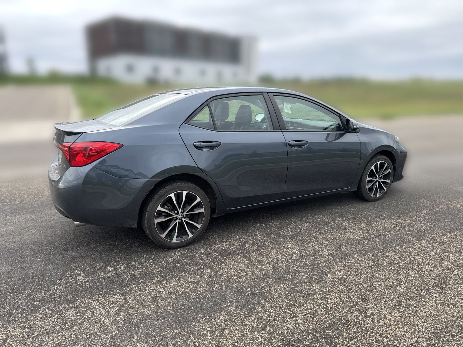 Used 2019  Toyota L image 3