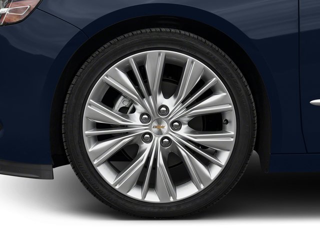 Used 2018 Silver Ice Metallic Chevrolet Premier image 14