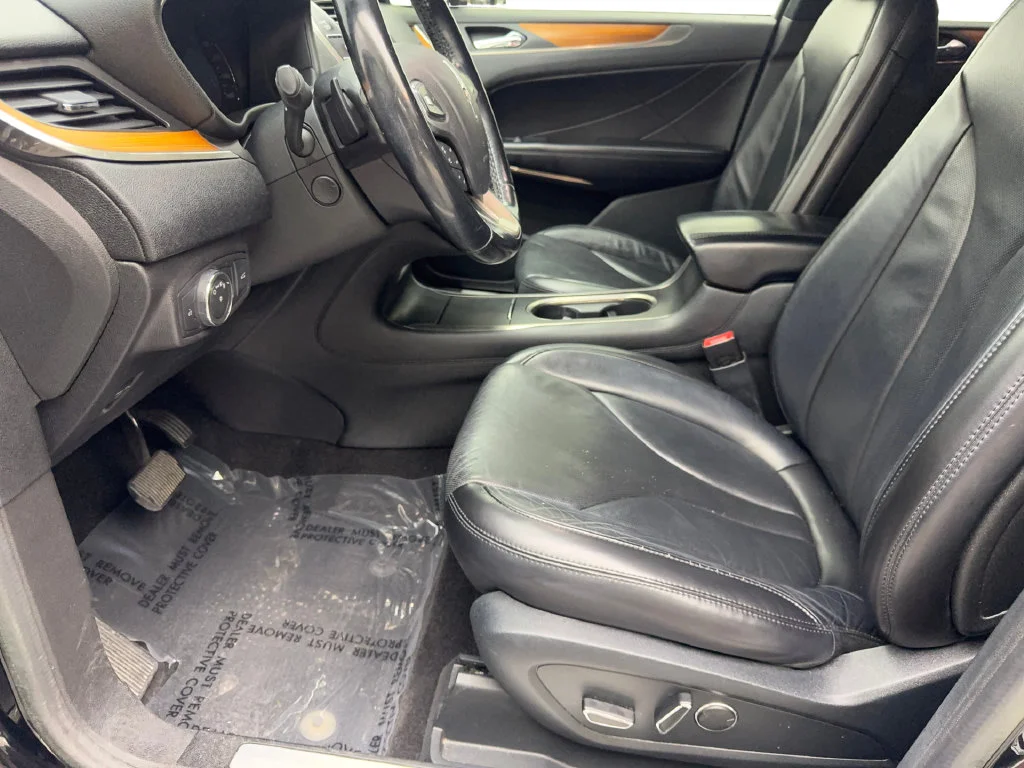 Used 2017 Black Lincoln Reserve image 29