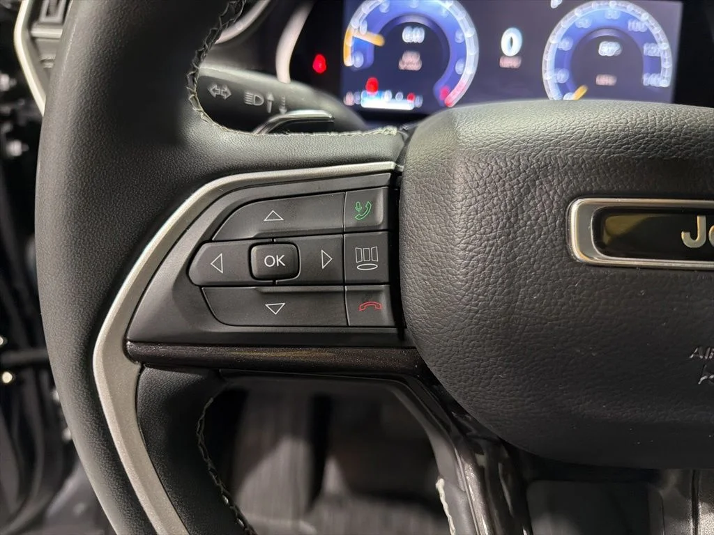 Used 2023 Gray Jeep Altitude X image 13