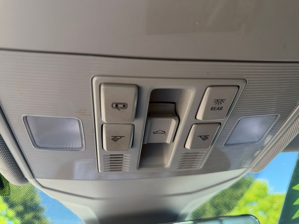 Used 2020 White Volkswagen SEL image 30