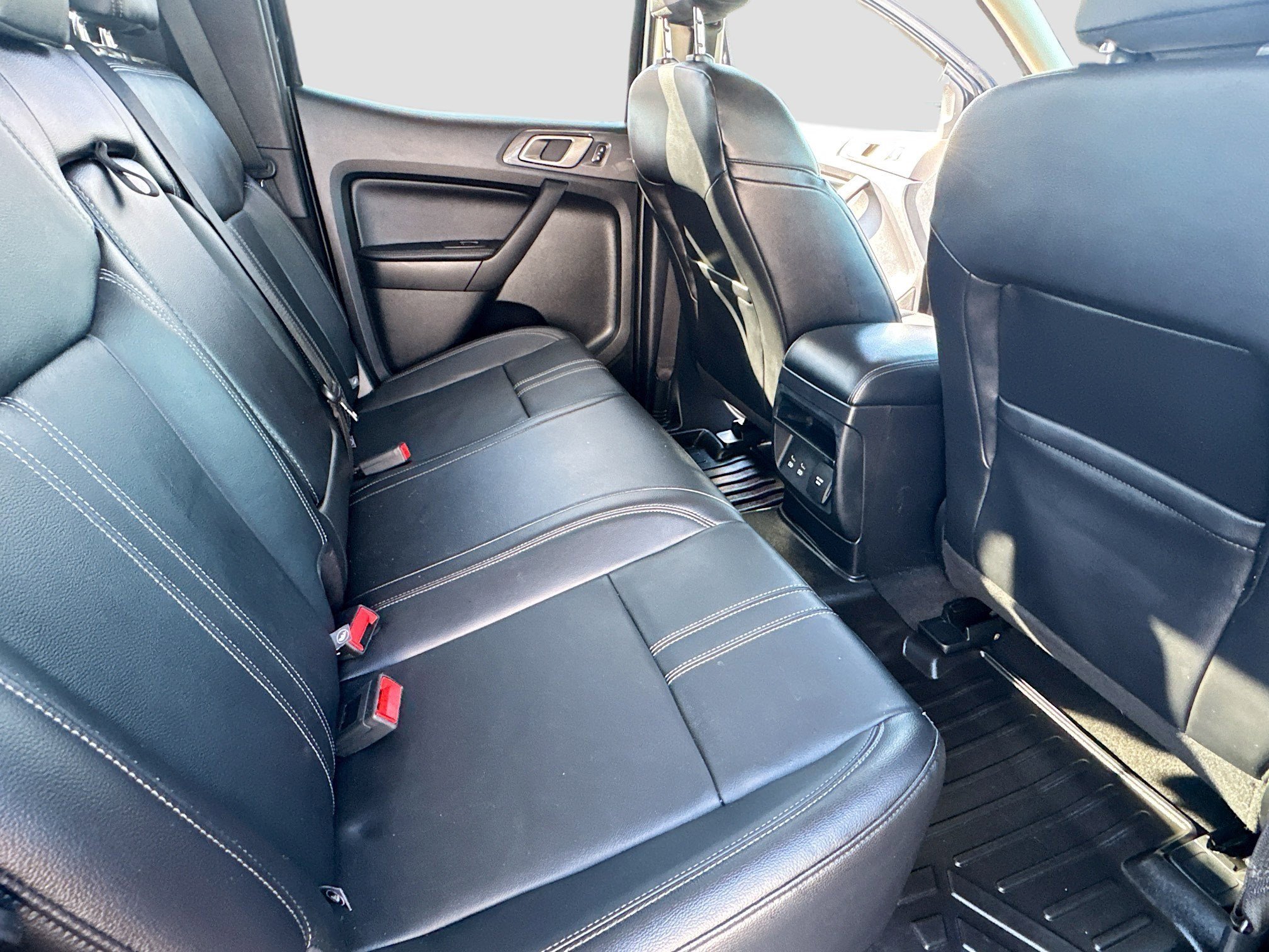 Used 2019 Shadow Black Ford LARIAT image 28