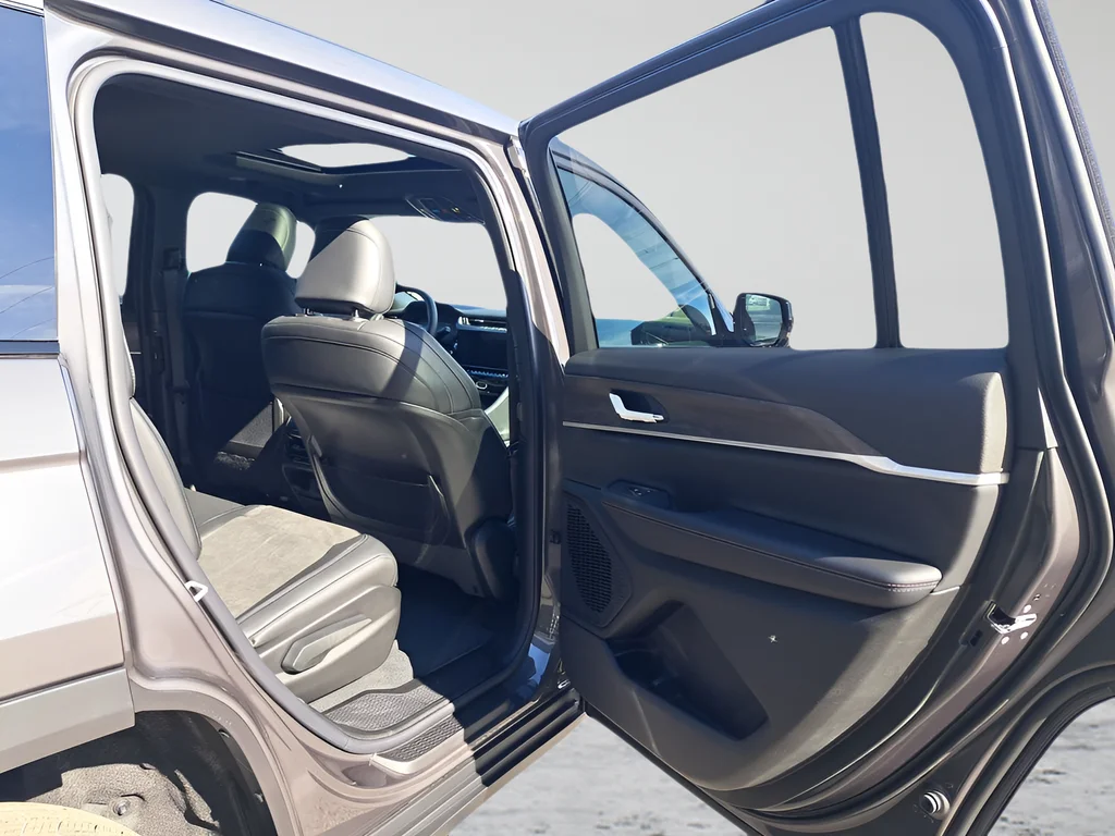 New 2026 Baltic Gray Metallic Clearcoat Jeep Altitude image 13