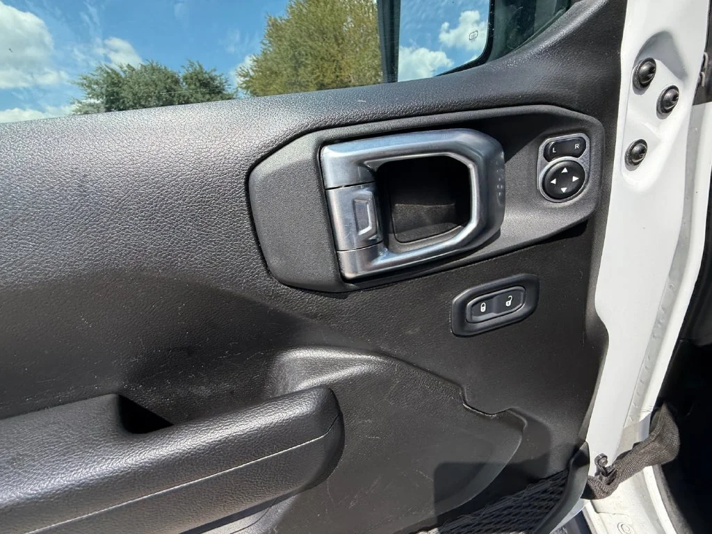 Used 2025 White Jeep Rubicon image 11