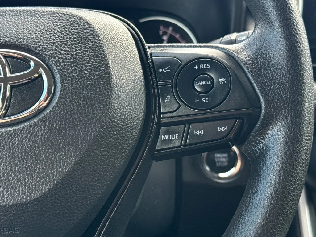 Used 2025 Silver Toyota XLE image 21