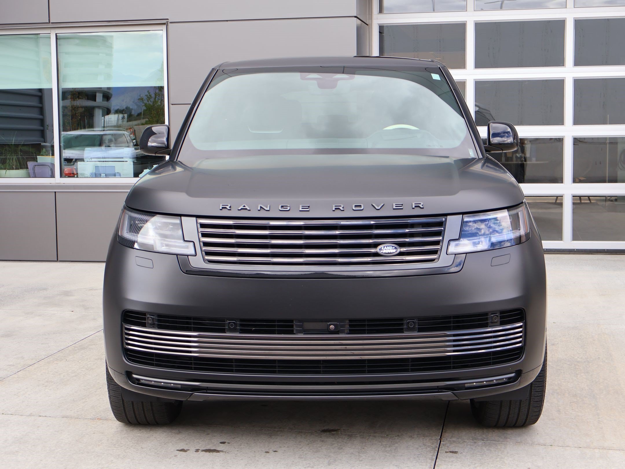 Used 2025 Santorini Black Metallic Land Rover SV image 2
