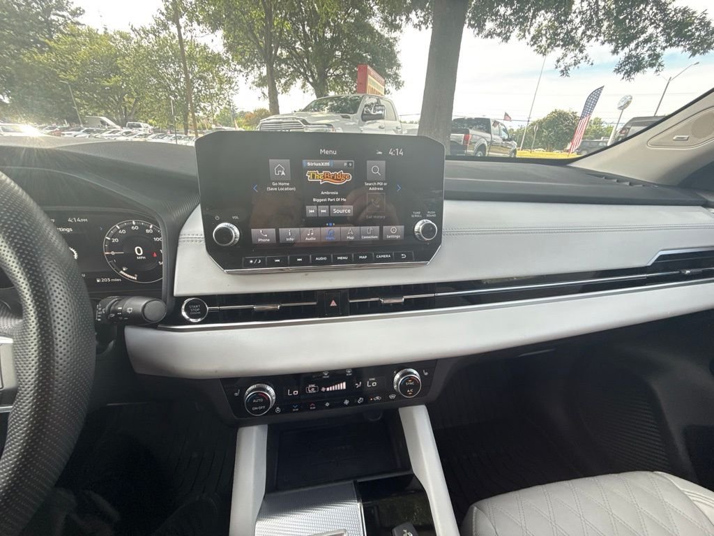 Used 2024 Gray Mitsubishi SEL Platinum Edition image 22