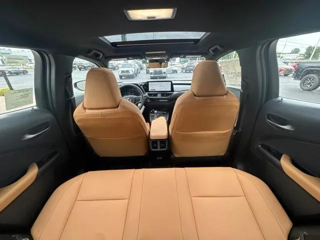 New 2026 Nori Green Pearl Lexus 300h Premium image 39