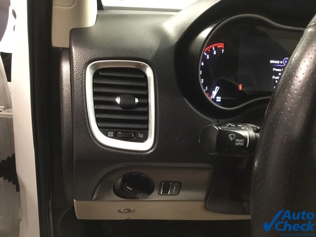 Used 2018 White Dodge Citadel image 23