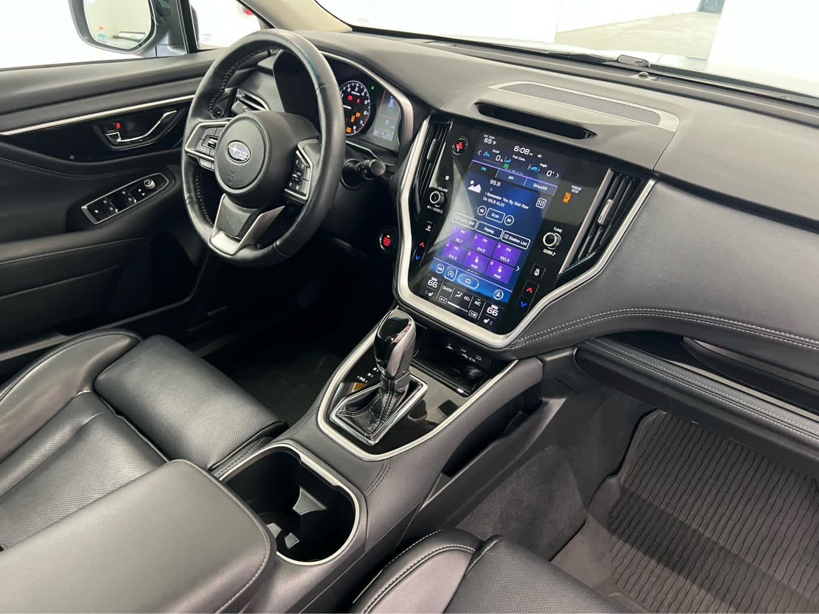 Used 2022 Ice Silver Metallic Subaru Limited image 29