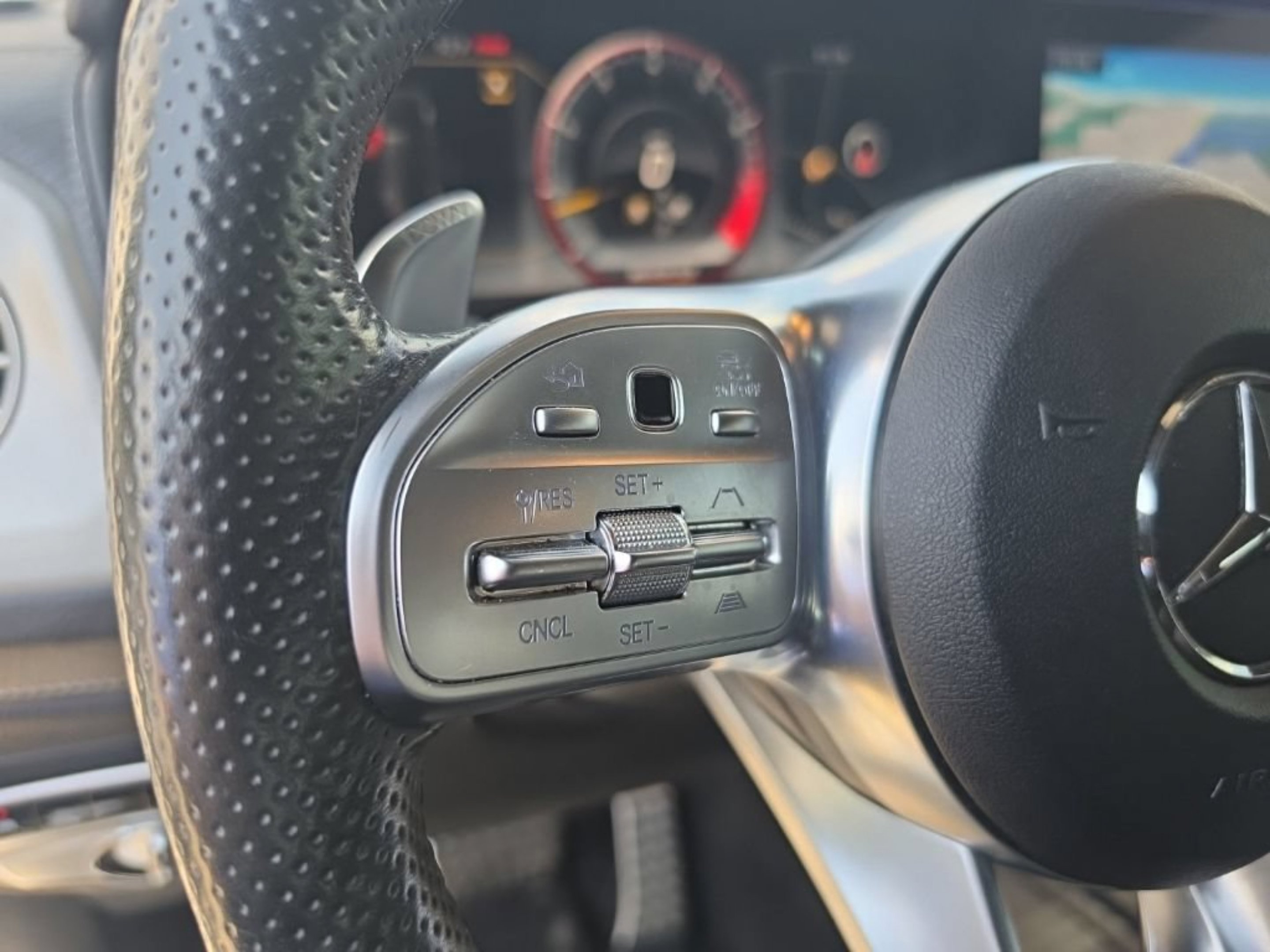 Used 2020 designo Diamond White Metallic Mercedes-Benz G 63 AMG® image 23