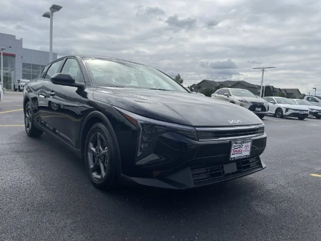 2025 Kia K4 LXS - Photo 10
