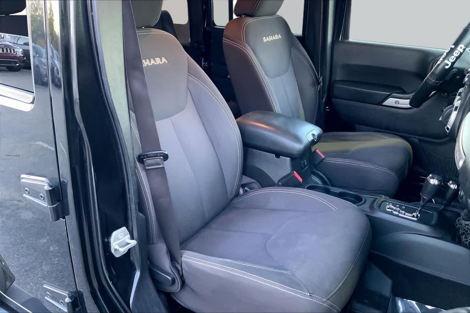 Used 2016 Black Clearcoat Jeep Sahara image 8
