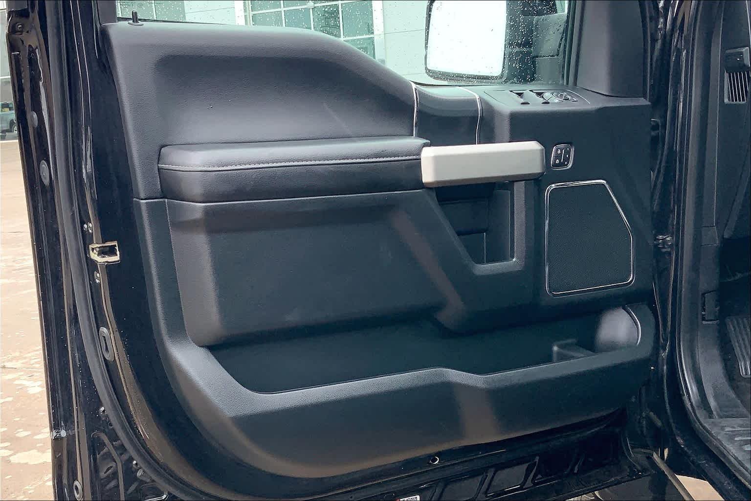 Used 2020 Agate Black Metallic Ford LARIAT image 21