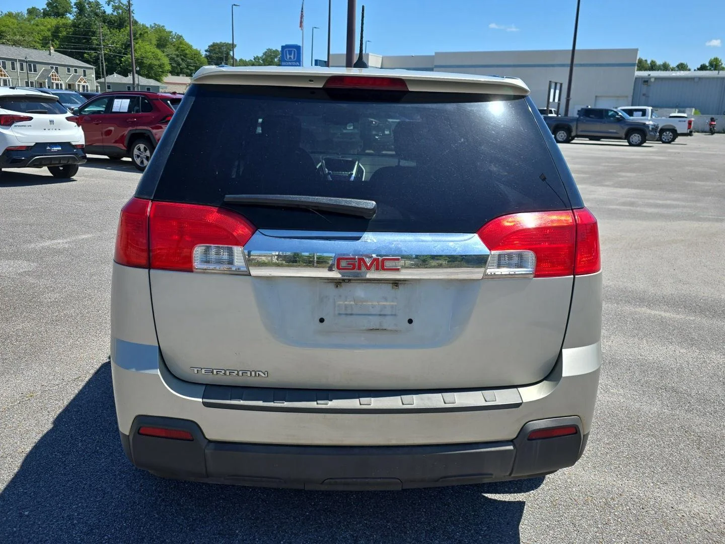 Used 2013 Champagne Silver Metallic GMC SLE image 4