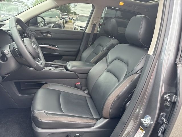 Used 2025 Gray Nissan SL image 27