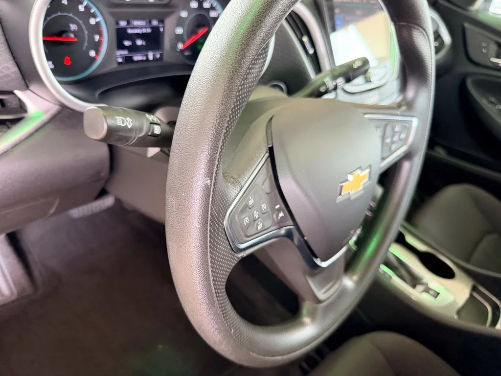Used 2025 Gray Chevrolet LT image 18