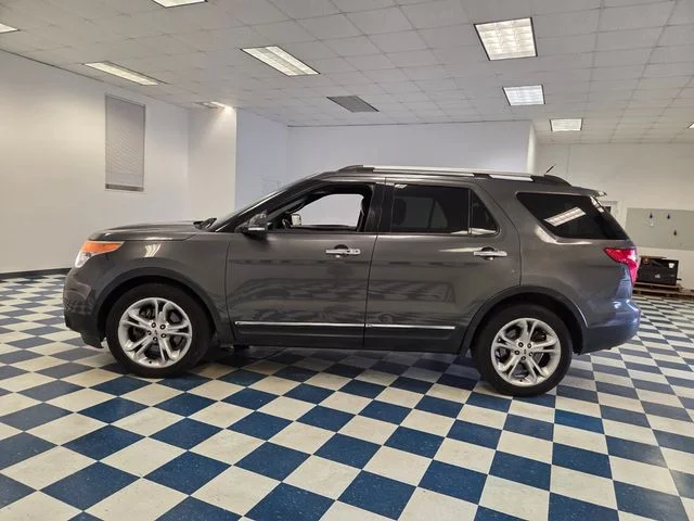 Used 2015  Ford Limited image 4