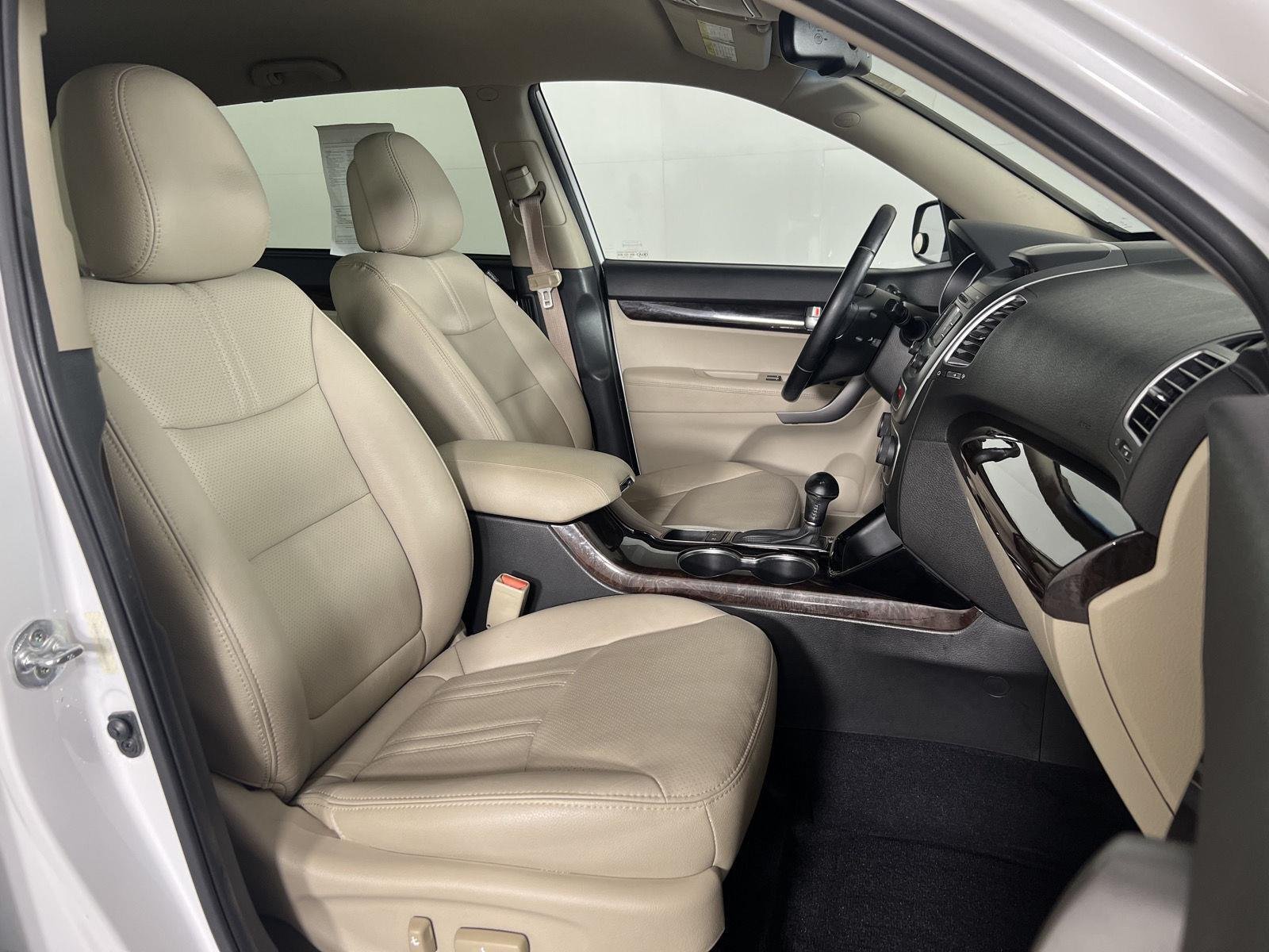 Used 2015 Snow White Pearl Kia EX image 24