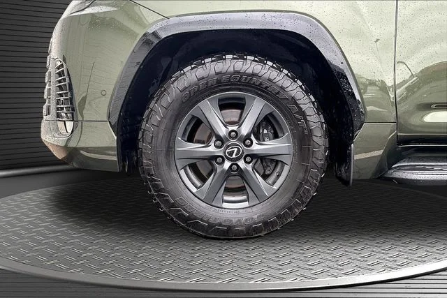 Used 2025 Green Lexus 700h Overtrail image 35