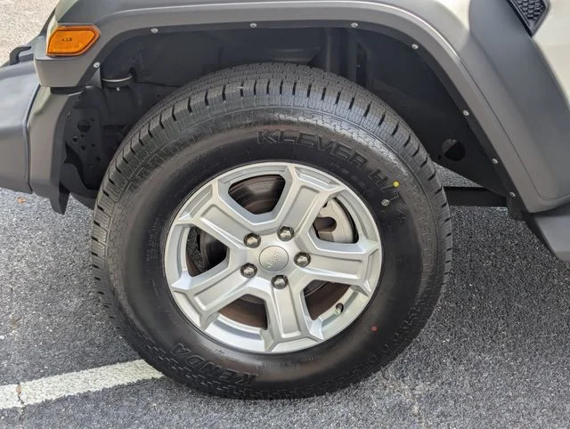 Certified Used 2022 Silver Jeep Unlimited Sport S image 39