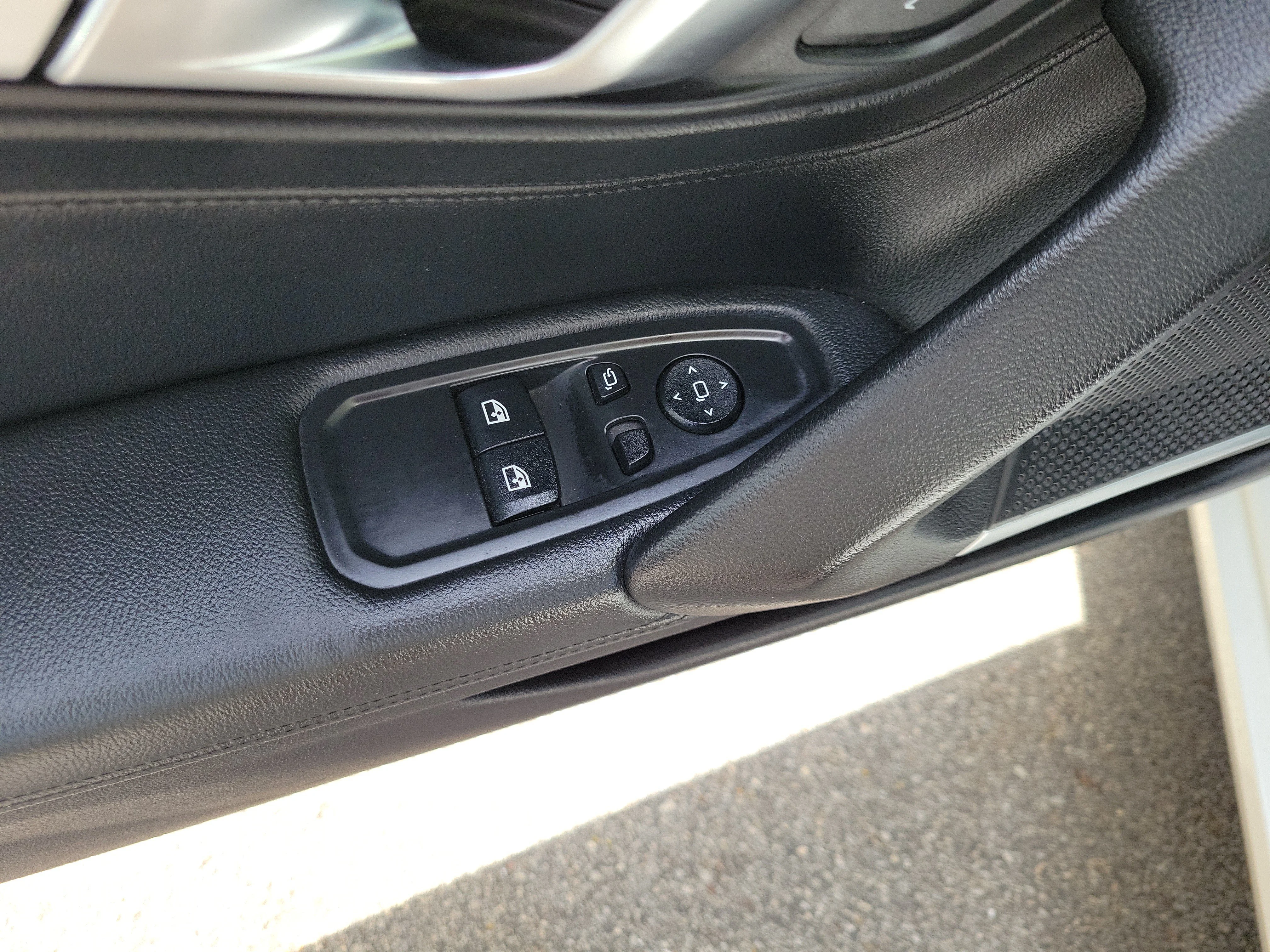 Used 2020 Alpine White BMW sDrive30i image 15