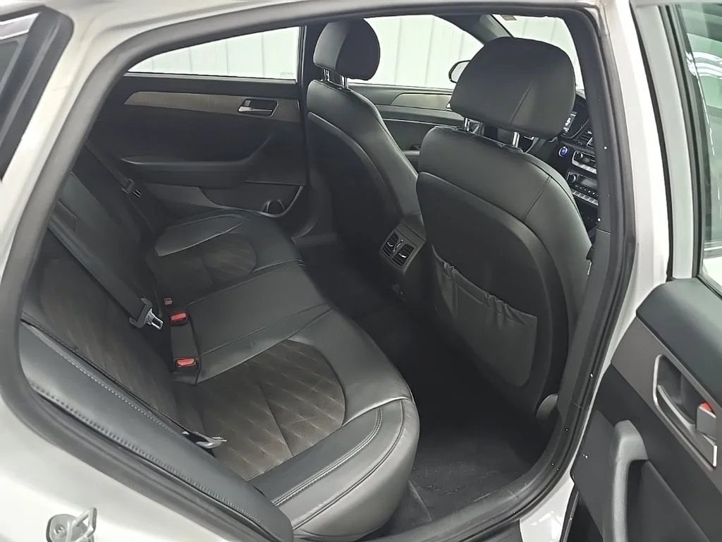 Used 2018 White Hyundai Sport+ image 20