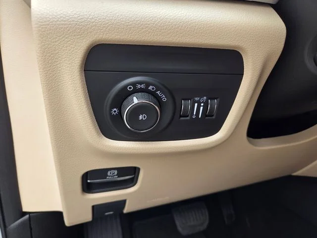 Certified Used 2024 Silver Jeep Limited image 24
