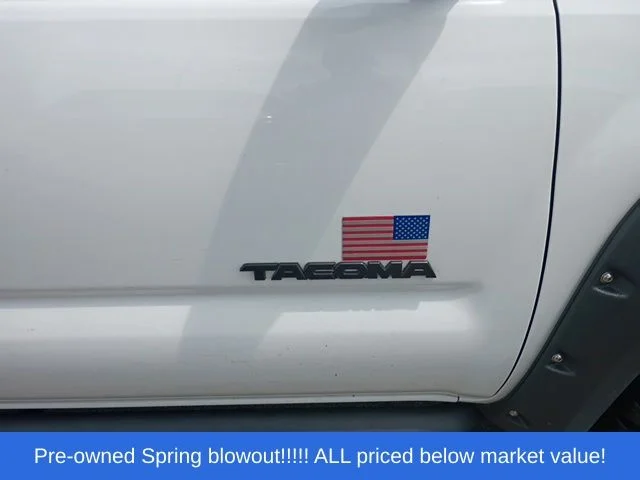 Used 2014 White Toyota Prerunner image 31