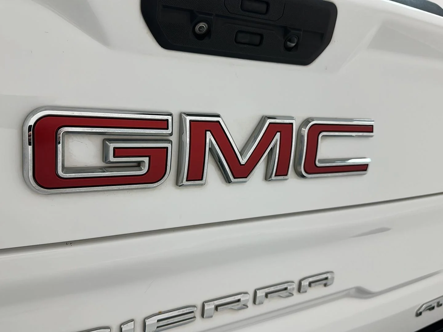 Used 2020 Summit White GMC AT4 image 31