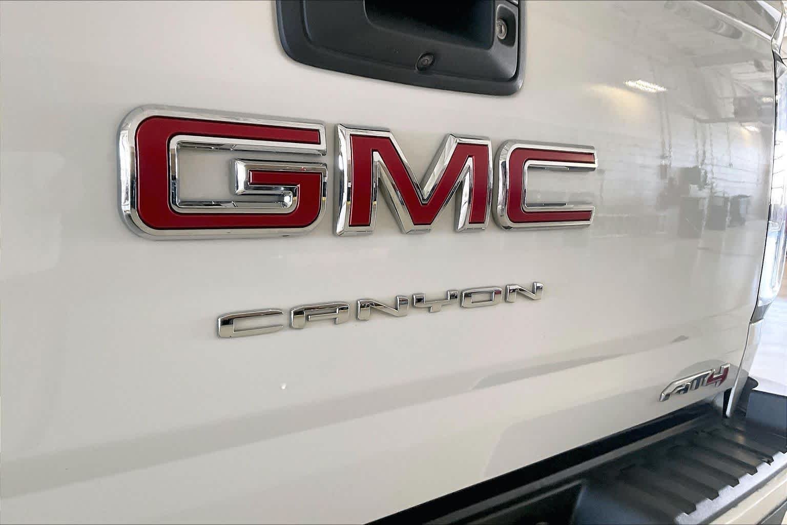 Used 2021 Summit White GMC 4WD AT4 w/Leather image 30