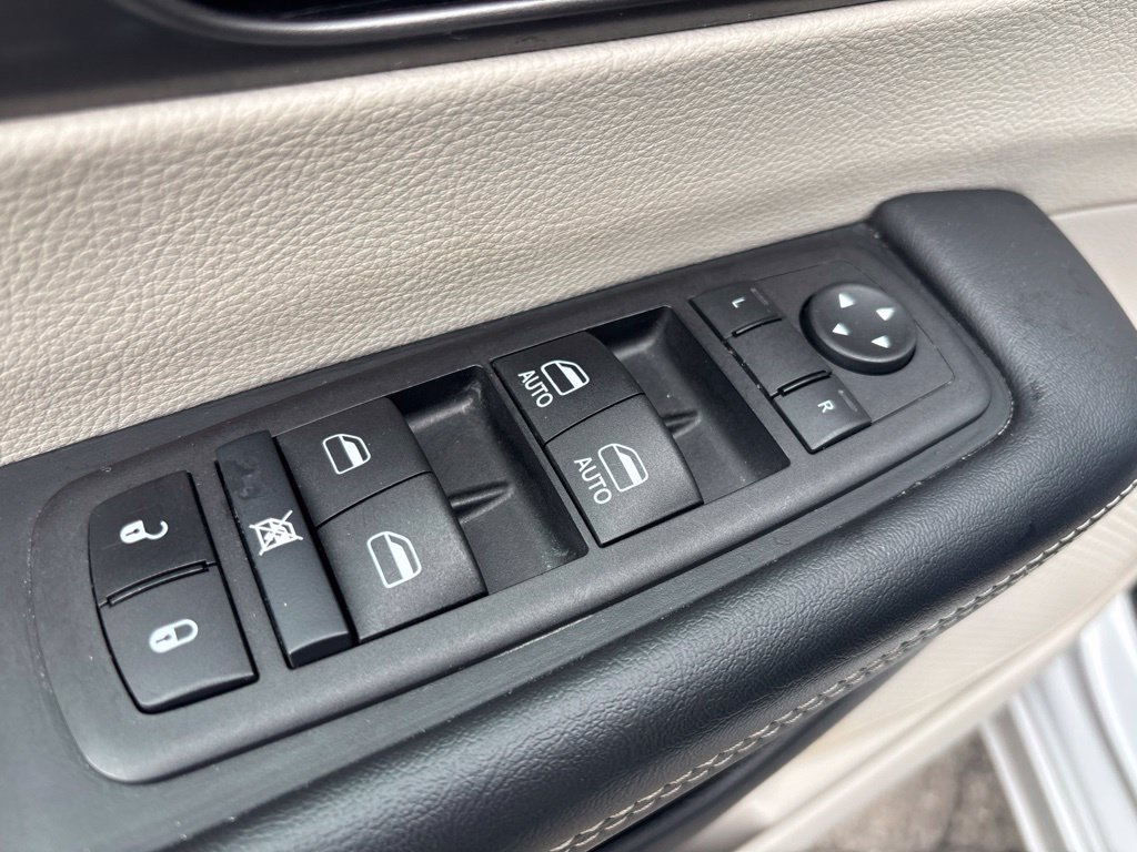 Used 2024 Silver Chrysler Touring L image 19