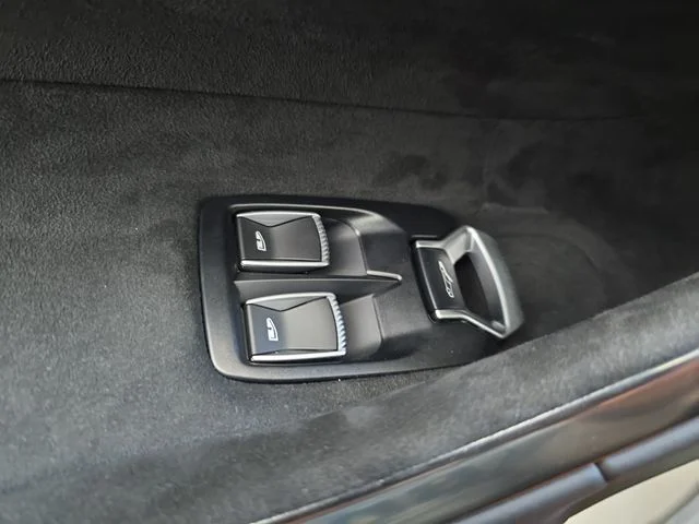 Used 2023  McLaren TechLux image 21