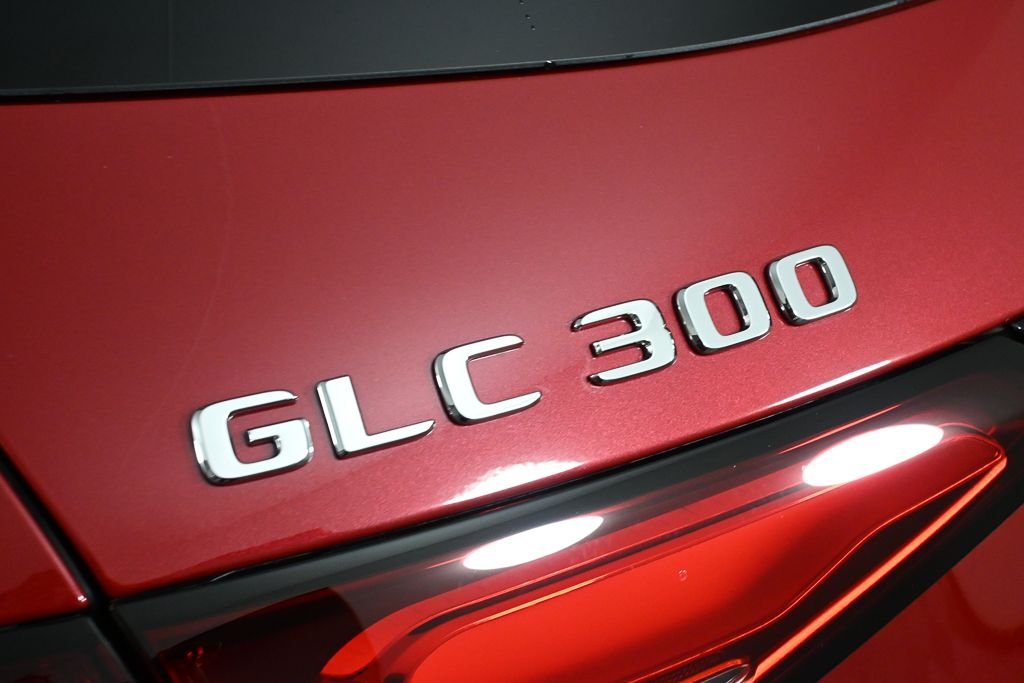 New 2026 MANUFAKTUR Patagonia Red Metallic Mercedes-Benz GLC 300 image 27