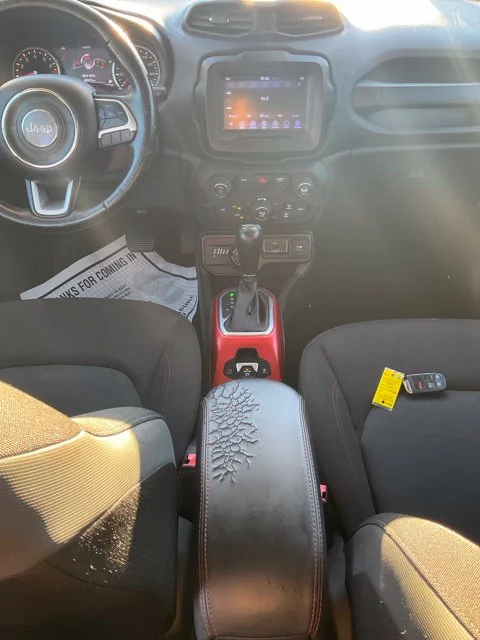 Used 2019 White Jeep Trailhawk image 25
