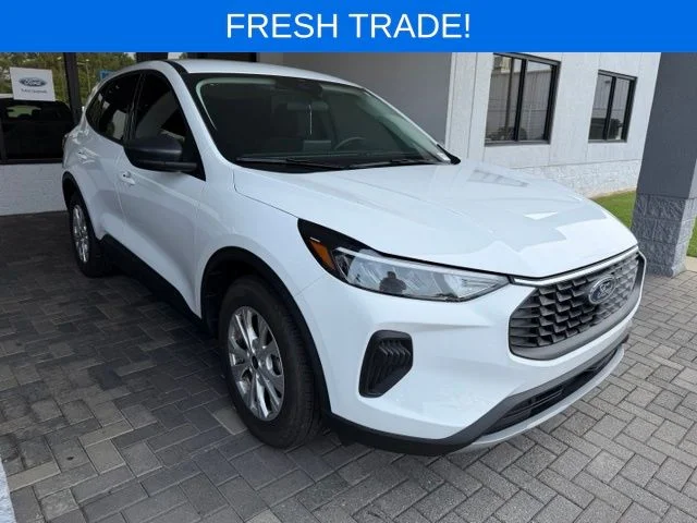 Used 2025 Oxford White Ford Active image 1