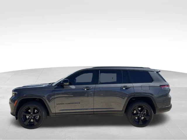 Used 2025 Gray Jeep Altitude X image 6