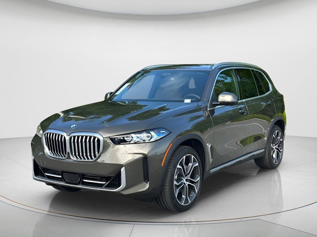 Certified Used 2026 Manhattan Green Metallic BMW xDrive40i image 1