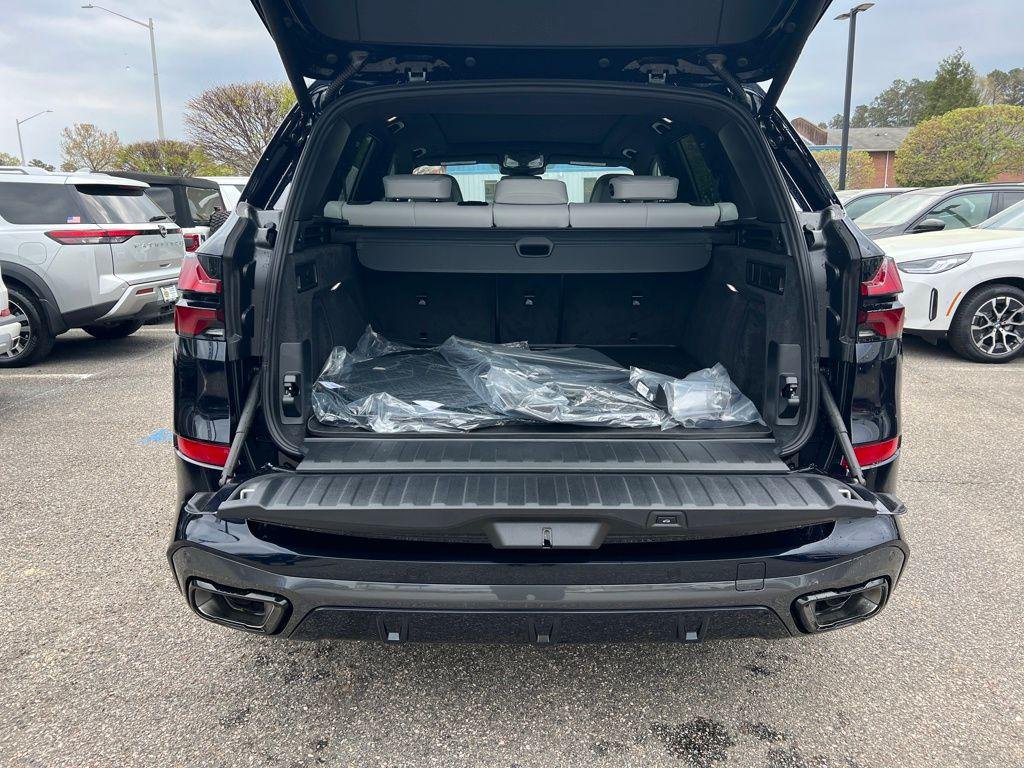 New 2026 Carbon Black Metallic BMW xDrive40i image 29
