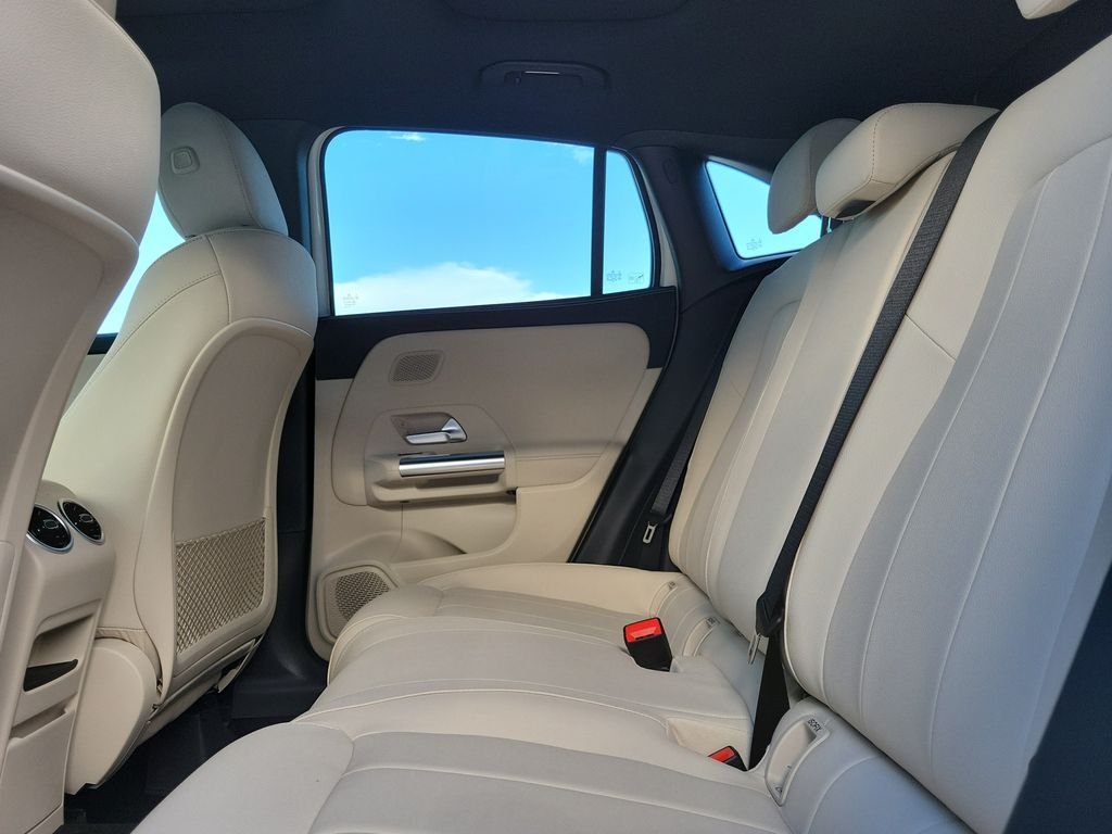 New 2026 Polar White Mercedes-Benz GLA 250 image 10